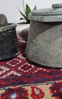 دیزی و هاونگ سنگی قدیمی