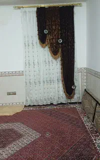 ۴عدد پرده درحدنو ۴تا مخمل قهوه ای چوب پرده ملافه