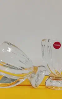 لیوان، گل، قندان و شکلات خوری