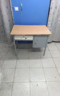 میز تحریر فلزی