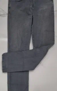 تعدادی لباس در حد نو