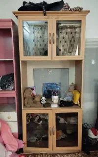 یک عدد کمد تلویزیون قدیمی کاملا نو