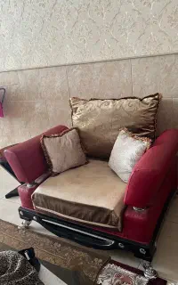 فروش یک دست مبلمان چرم استیل ۸ نفره به همراه میز