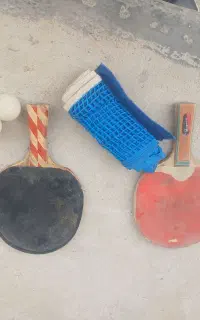 فروش میز پینگ پونگ ودو دسته راکت