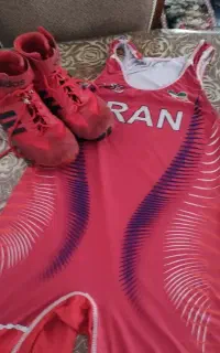 لباس و کفش کشتی