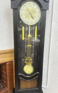 ساعت چوبی ایستاده
