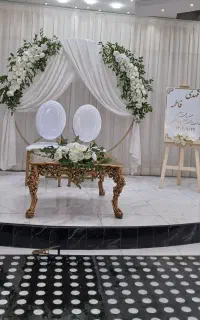 دیزاین جایگاه گل آرایی تولد بادکنک آرایی ترخیصی