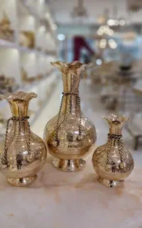 انواع گلدان های برنجی برنزی