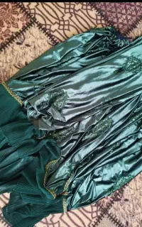 لباس محلی و گل