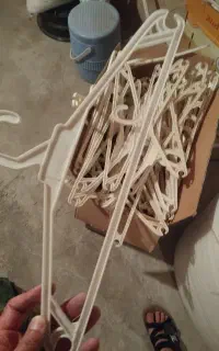 رخت آویز لباس بچه گانه و بزرگسال ۵۰۰ تا هست