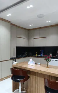 فروشنده خانم غیر حضوری