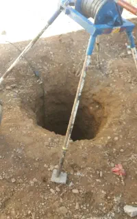 حفاری چاه وتخریب کاری استخر وجای لوله