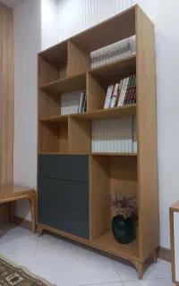 کتابخانه چوبی و میز تلویزیون