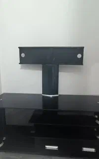 میزتلوزیونی شیشه ای