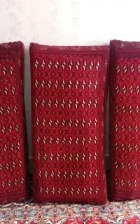 پشتی و قالیچه