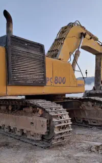 راننده بیل مکانیکی هستم باگواهینامه ویژه.