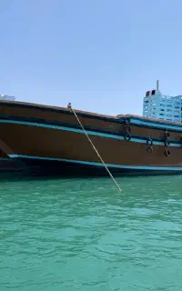 لنج در حال بارگیری