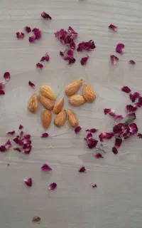 مغز بادام کاغذی شیرین