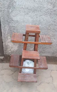 پایه گل و گلدان