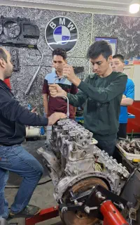 آموزش مکانیک خودرو خارجی تعمیر موتور بنز و هیوندا