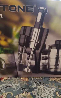 غذاساز چندکاره با گوشت‌کوب برقی، خردکن و همزن.