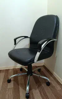 صندلی اداری چرخدار جک دار دسته دار