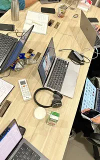 همراهی کامل در پایان‌نامه مدیریت باویراستاری بروز