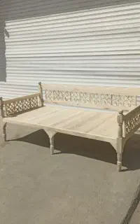 تخت سنتی با رنگ‌ پلی استر ورنگ شاپان به سلیقه شما