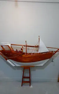 لنج تزئینی چوبی همراه با چهارپایه