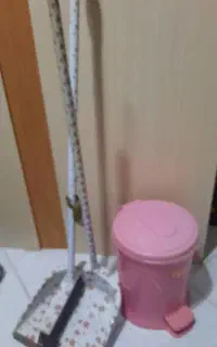 جارو  وسطل زباله