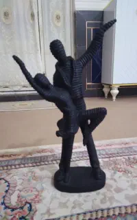 مجسمه و جاکلیدی