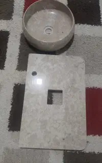 روشویی سنگی با یک زیره سنگی