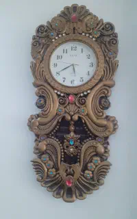 ساعت دیواری در حد نو