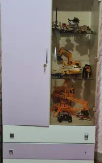 تخت و دراور