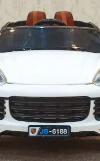 ماشین شارژی سه موتوره بسیار تمیز و کم کارکرد