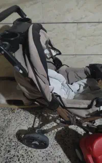 میز و صندلی کودک وکالسکه در حد نو مارک خوب