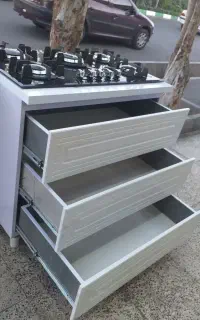 اجاق گاز صفحه‌ای کابینت‌دار بدن فلز در چوب