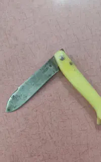 یک عدد چاقو