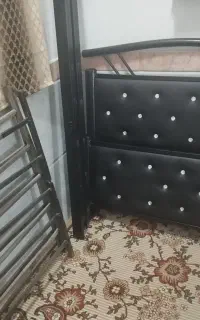 تخت یک نفره شیک کم کار وتشک رویال تمیزوشسته شده
