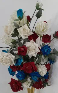 شاخه گل های رز در حد نو و تمیز