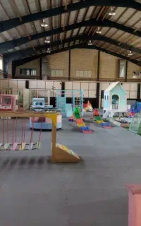 نیروی صندوقدار و مربی برای کار در خانه بازی کودک