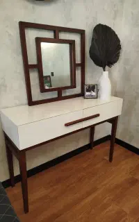 آینه و کنسول چوبی در حد نو