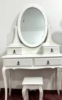 میز آرایش در حد نو