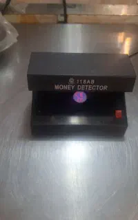 دستگاه تشخیص پول تقلبی