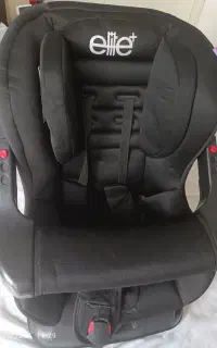 صندلی ماشین کودک در حد نو