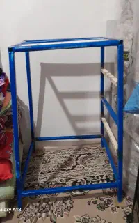 چهار پایه آهنی تمیز بلند