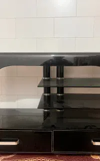 زیر تلویزیون.میز ناخن