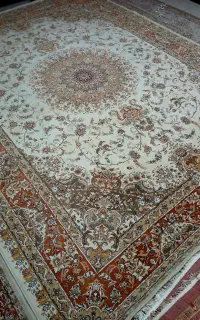 یک تخته فرش ۱۲ متری ۷۰۰ شانه کریستال