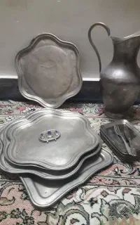 سماور برنجی با ظروف قدیمی