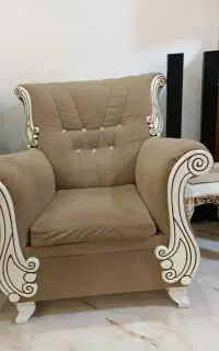 مبل تمیز به همراه جلو مبلی